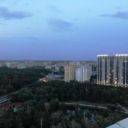 Квартира Парковые Озера Lejlighed Kiev Eksteriør billede