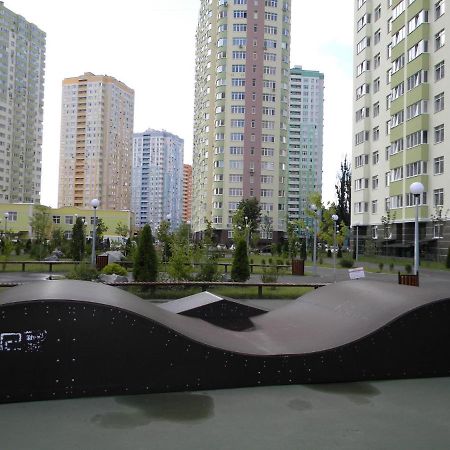 Квартира Парковые Озера Lejlighed Kiev Eksteriør billede