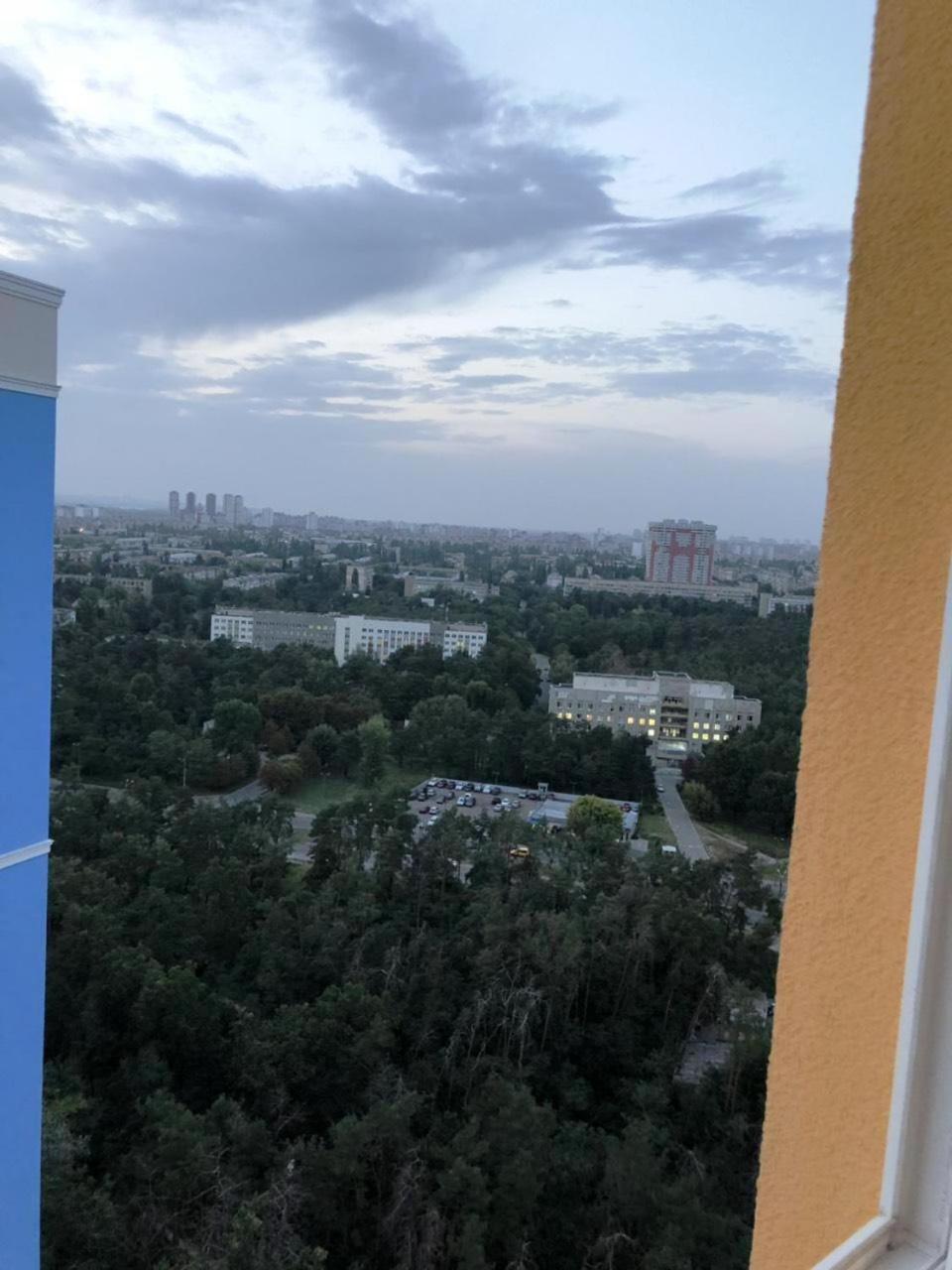 Квартира Парковые Озера Lejlighed Kiev Eksteriør billede